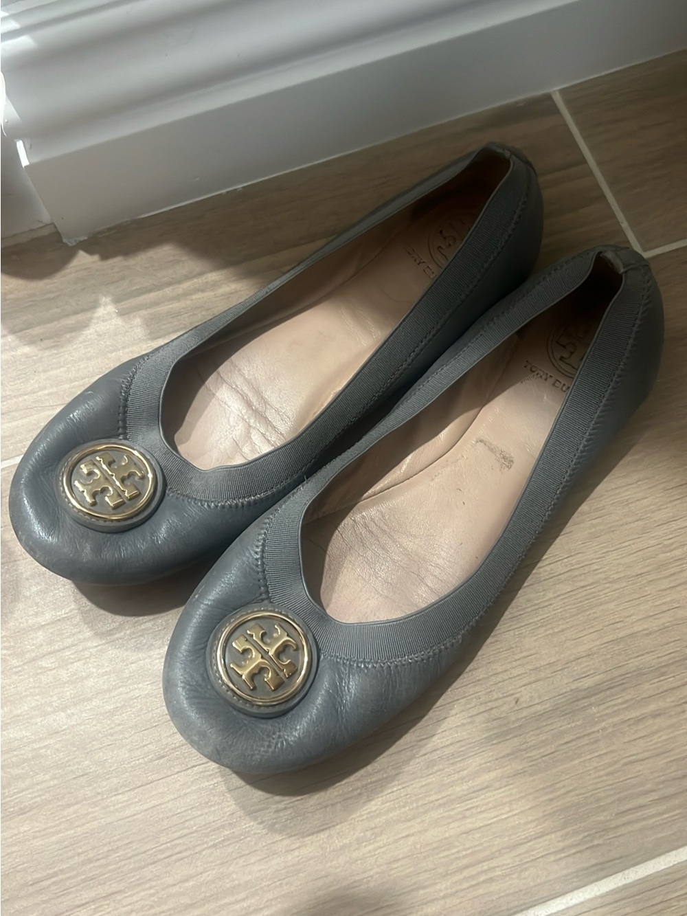 Tory Burch Gray Leather Reva Logo Ballet Flats